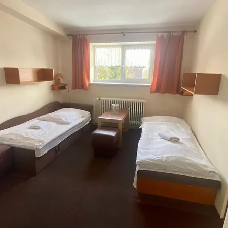 Lodenica Szálloda Lipótszentmiklós